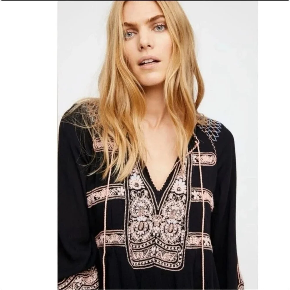 FREE PEOPLE Wind Willow Embroidered Boho Mini Dress V-neck Tassels Western Sz‎ M